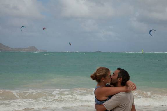 Flagrante do casal 1000dias na North Shore de Oahu, no Havaí - foto de Laura Schunemann